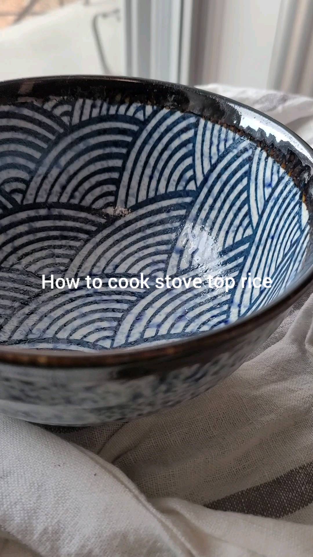 Tried posting this yday but had ig issues...apparently a lot of people think that cooking rice on the stove top is difficult soo here's a tutorial? I haven't owned a rice cooker in 4 years and I eat rice almost every day, this is basically foolproof. You just have to remember to lower the heat halfway and turn off the heat when it's done (yes I have burned pots before ok that doesn't mean I wanna spend $ and counter space on a rice cooker)

To understand the finger method, the general way is that you add water until it reaches your first knuckle. This can be a bit unreliable depending on your pot size and type of rice, what I like to do is touch my finger to the bottom of the pot and take note of where the rice reaches, and then double that height is where the water should reach. Similarly with the palm you use the height as a guideline in relation to the height of the rice (I approximate how much higher the water should be above my palm because I know how much there should be relatively since I cook this amount often). 

#rice #cooking #cookingbasics #cooking101
